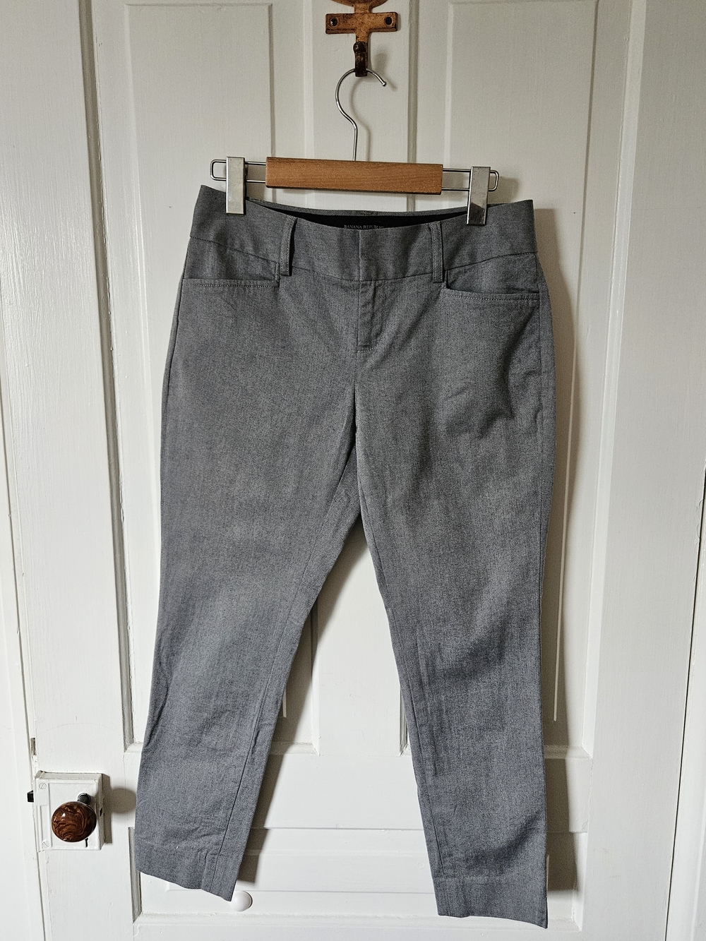 Banana Republic Jackson Fit Gray Ankle Crop Trousers, 97% Cotton